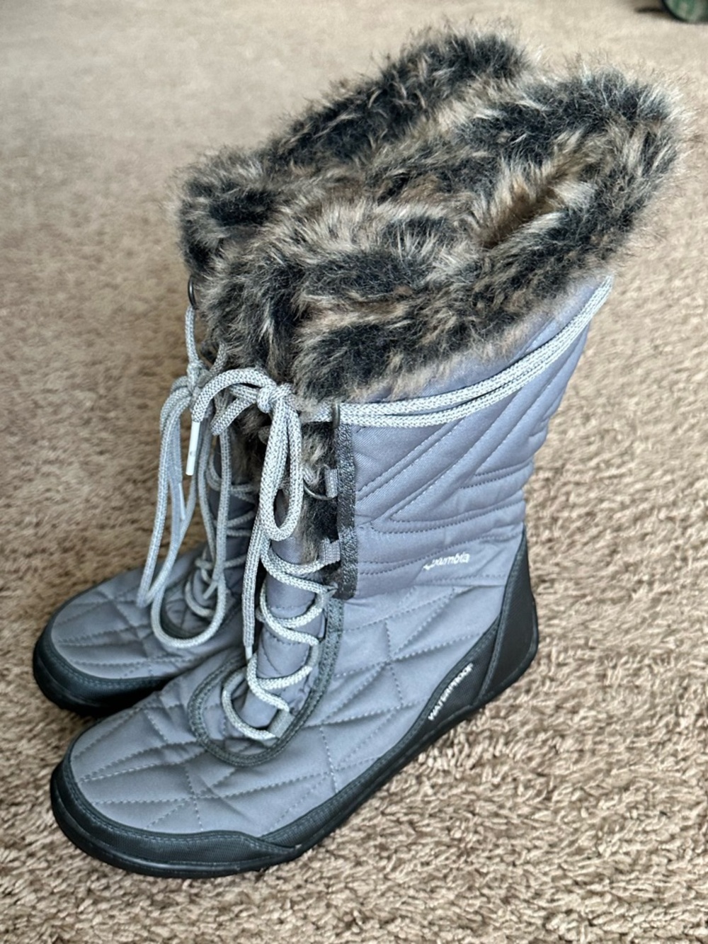 Columbia Women's Omni-Grip Waterproof Gray Quilted Boots Faux Fur, Size 9 (US)